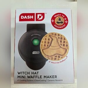 NWT Dash Witch Hat Mini Waffle Maker